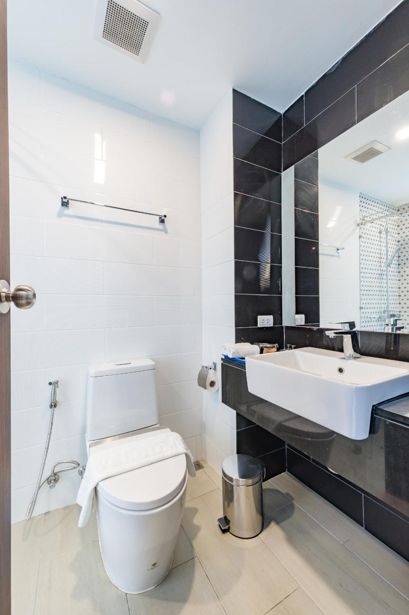 Wyndham Royal Lee Phuket Hotell Nai Yang Beach Exteriör bild